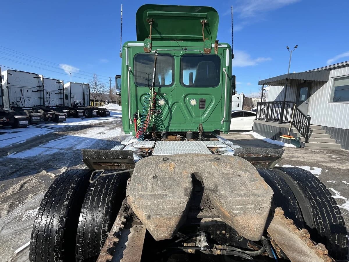2012 Freightliner Cascadia — photo 10