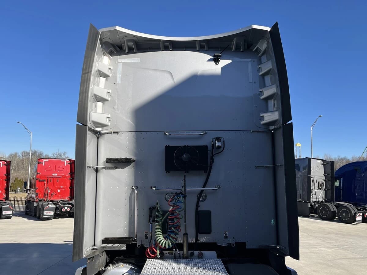 2023 Peterbilt 579 — photo 6