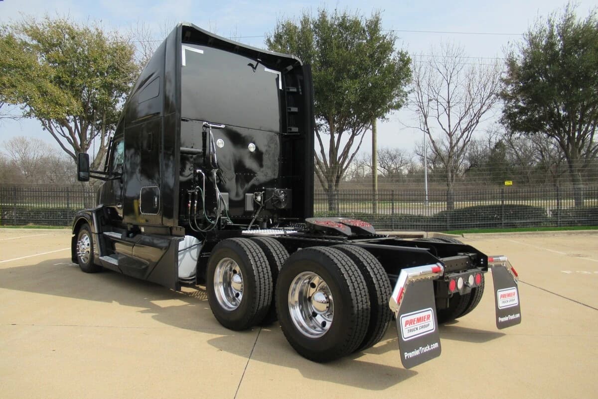 2023 Kenworth T680 — photo 7