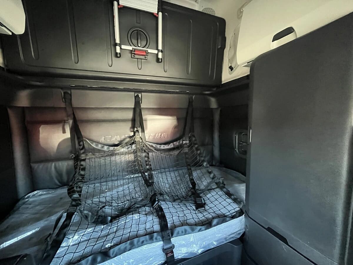 2023 Freightliner Cascadia — photo 28