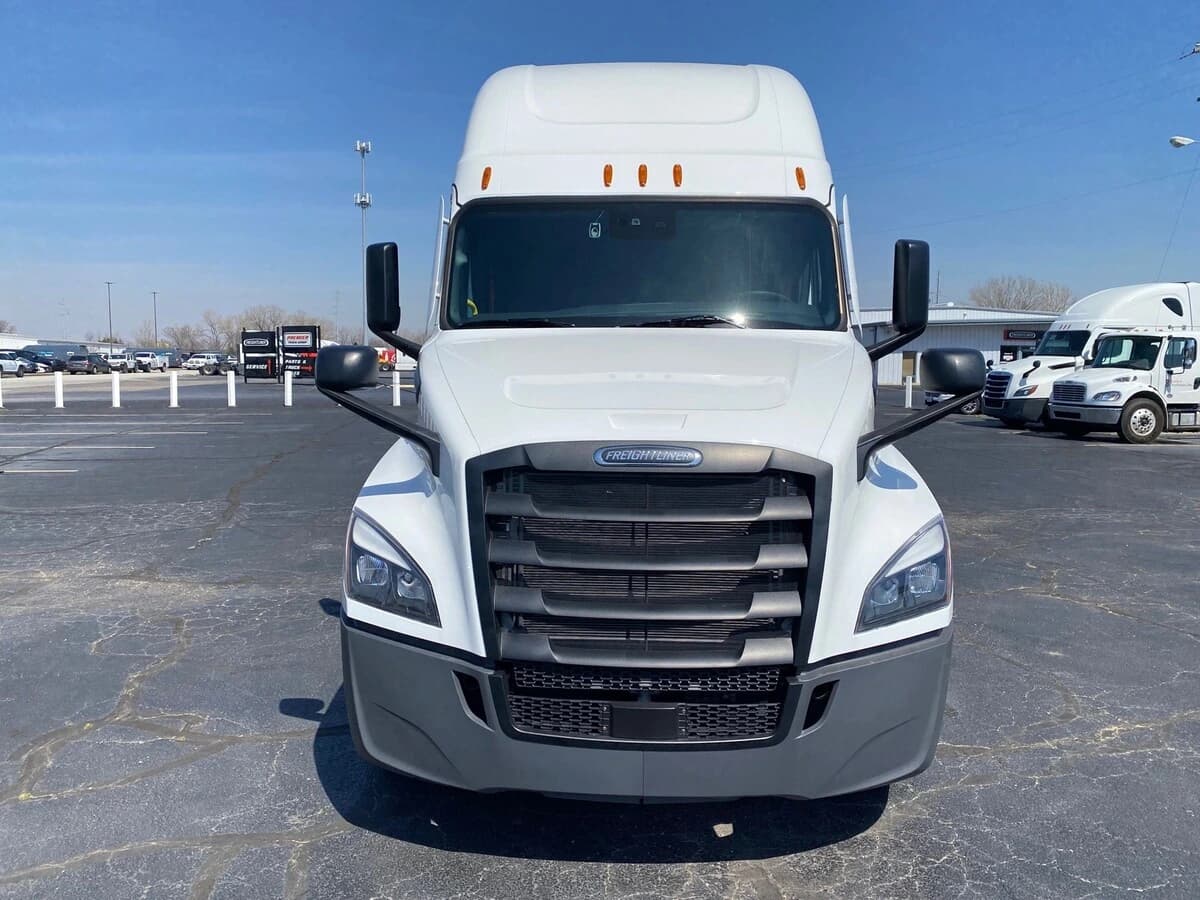 2026 Freightliner Cascadia — photo 8