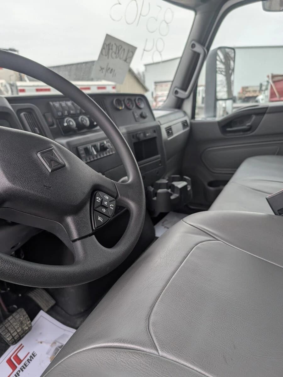 2025 International MV — photo 7