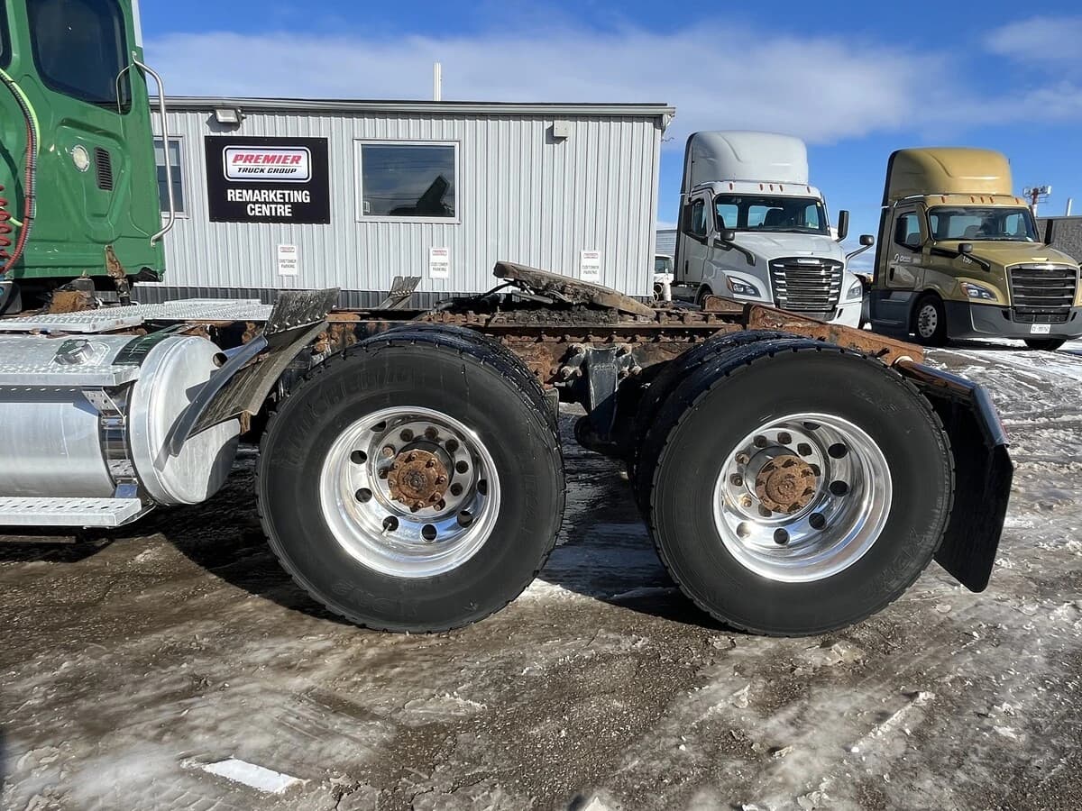 2012 Freightliner Cascadia — photo 12