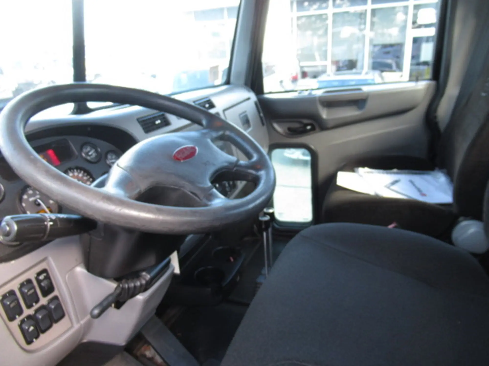 2014 Peterbilt 337 — photo 11