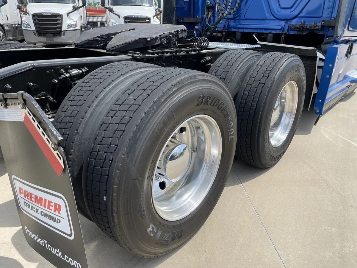 2021 Freightliner Cascadia — photo 6