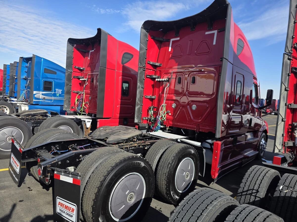 2022 Freightliner Cascadia — photo 4