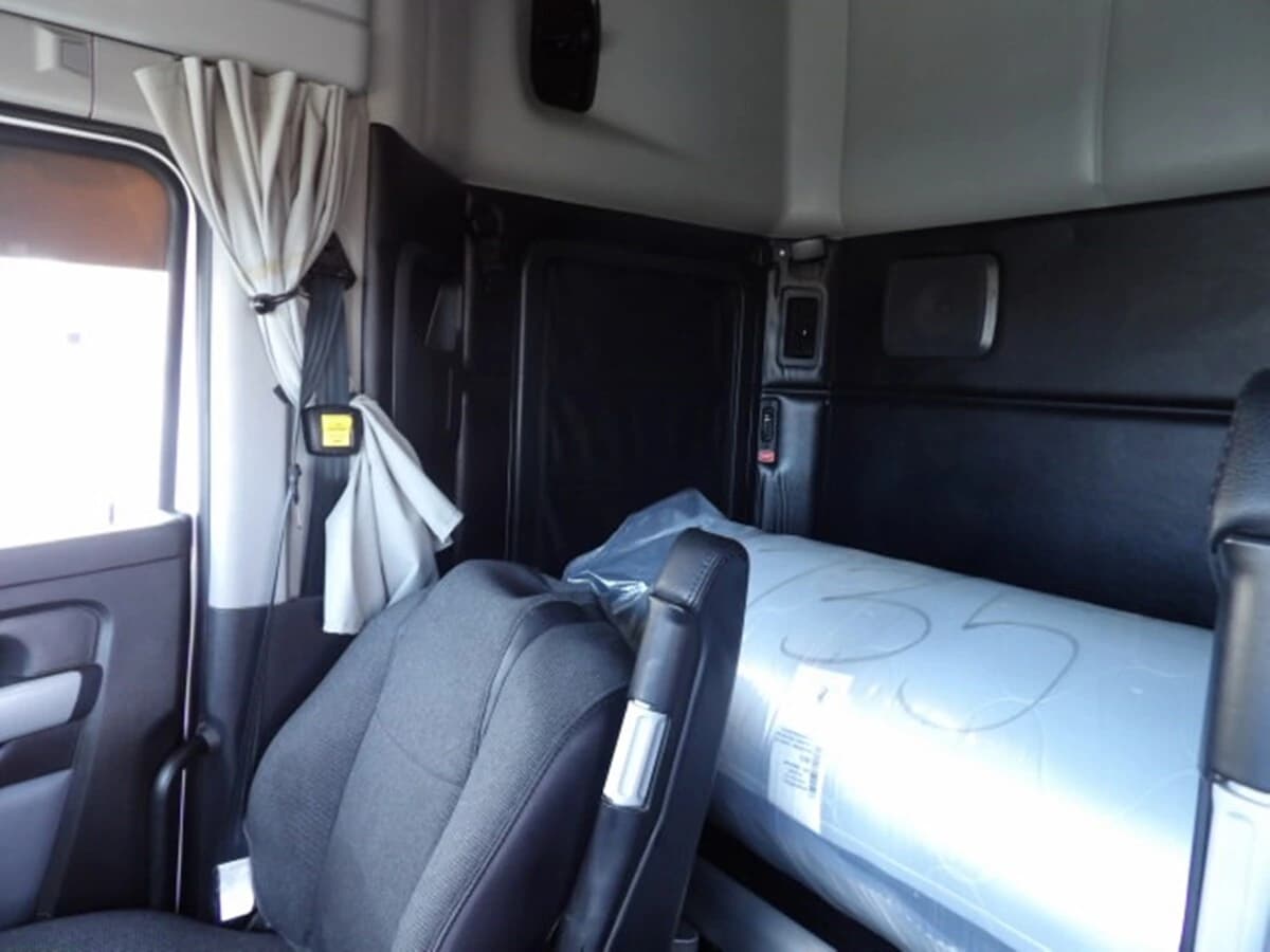 2022 Kenworth T680 — photo 16