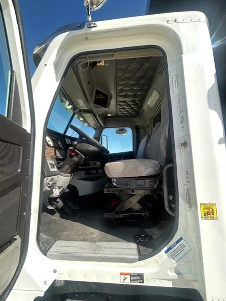 2021 Freightliner 122SD — photo 17