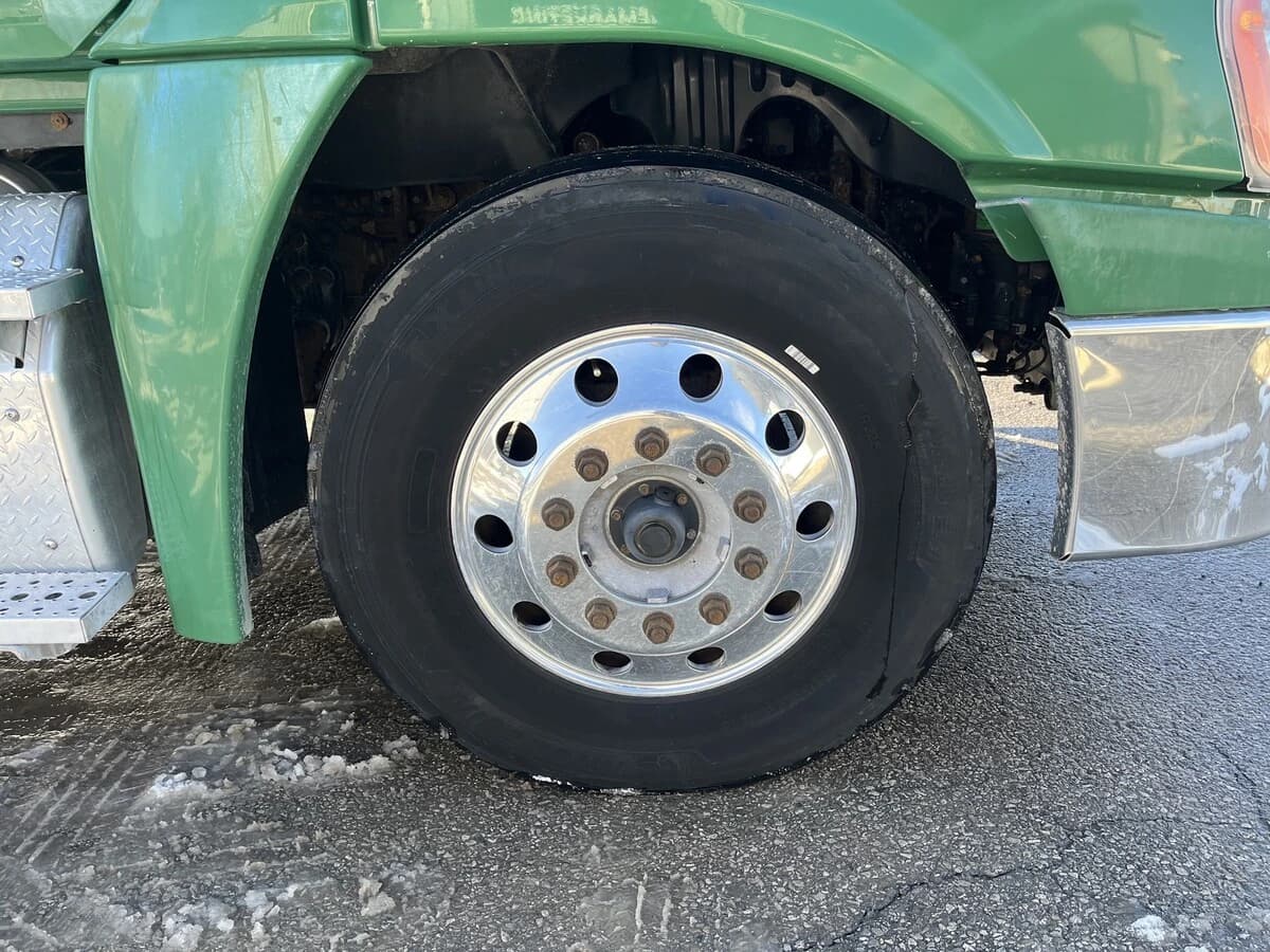 2012 Freightliner Cascadia — photo 4