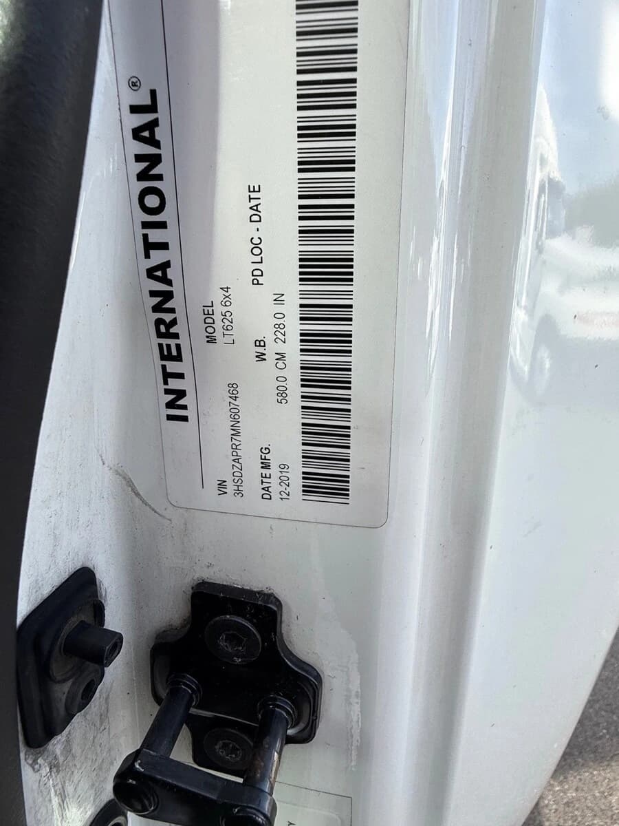 2021 International LT — photo 12