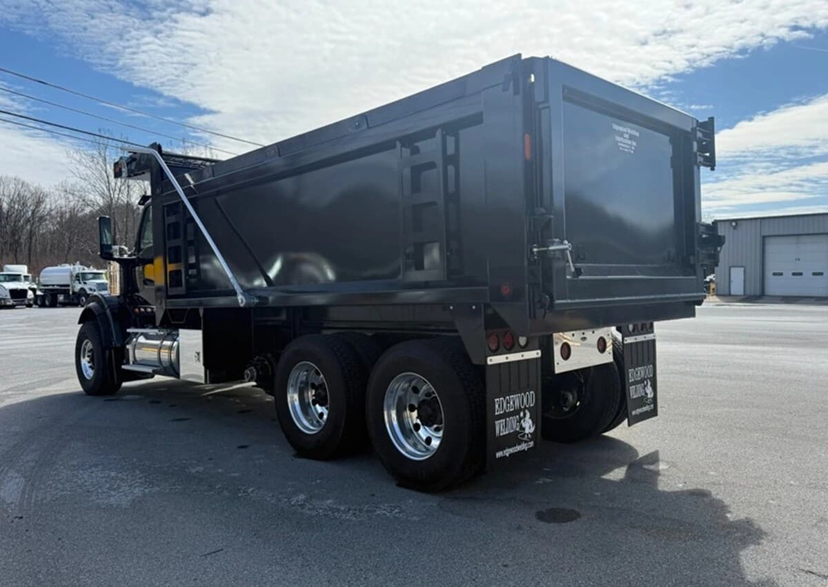 2026 International HX — photo 5