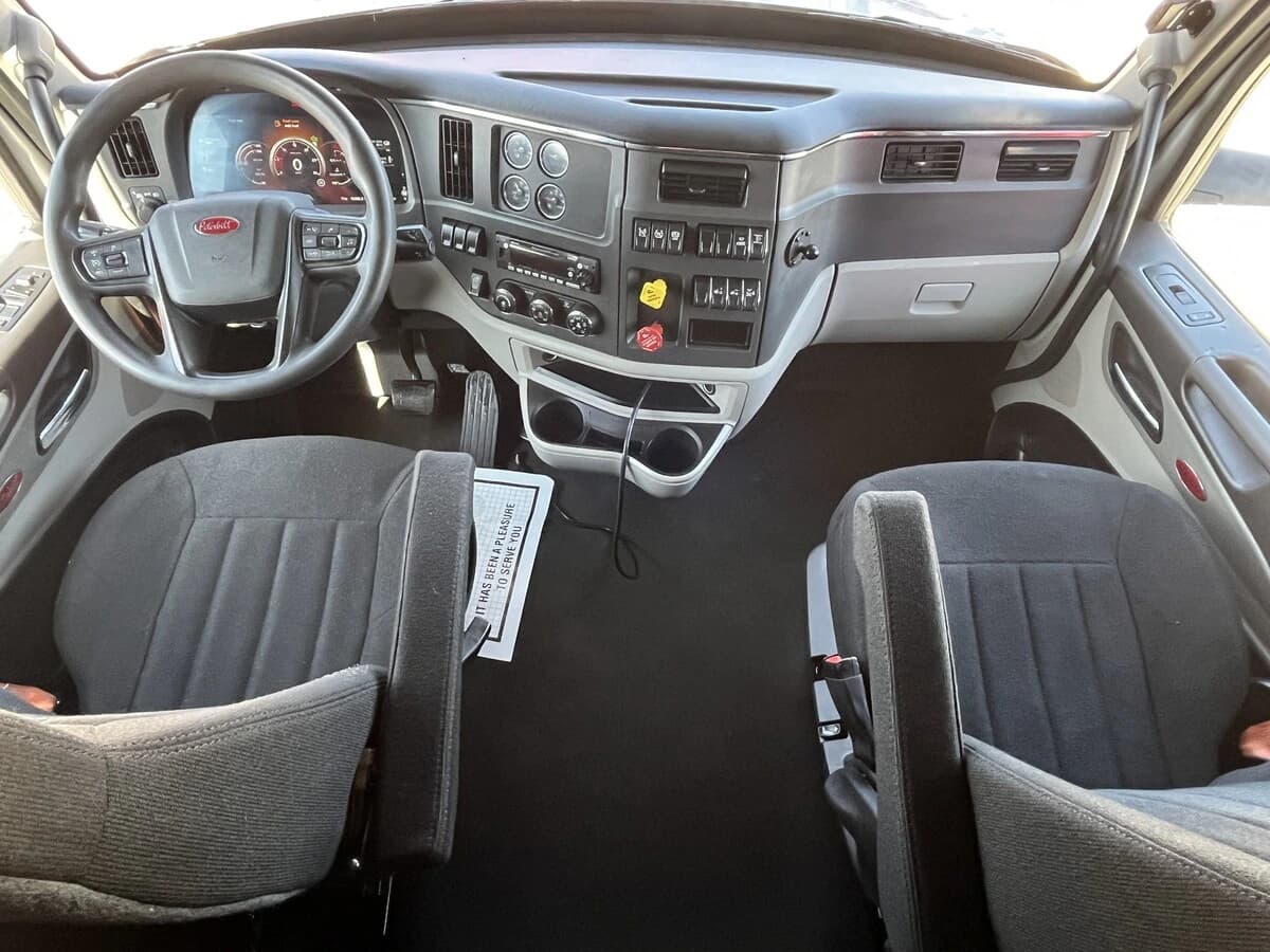 2023 Peterbilt 579 — photo 25