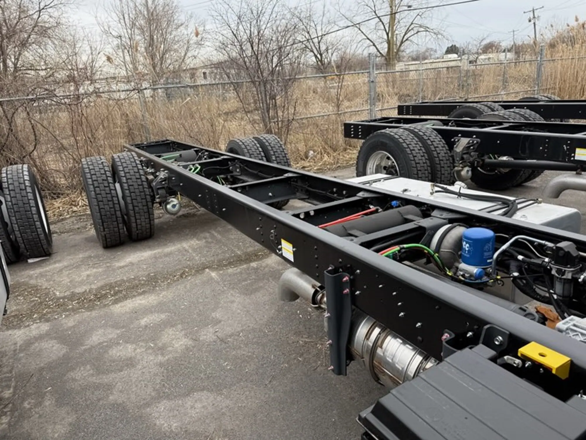 2025 Isuzu FVR — photo 4