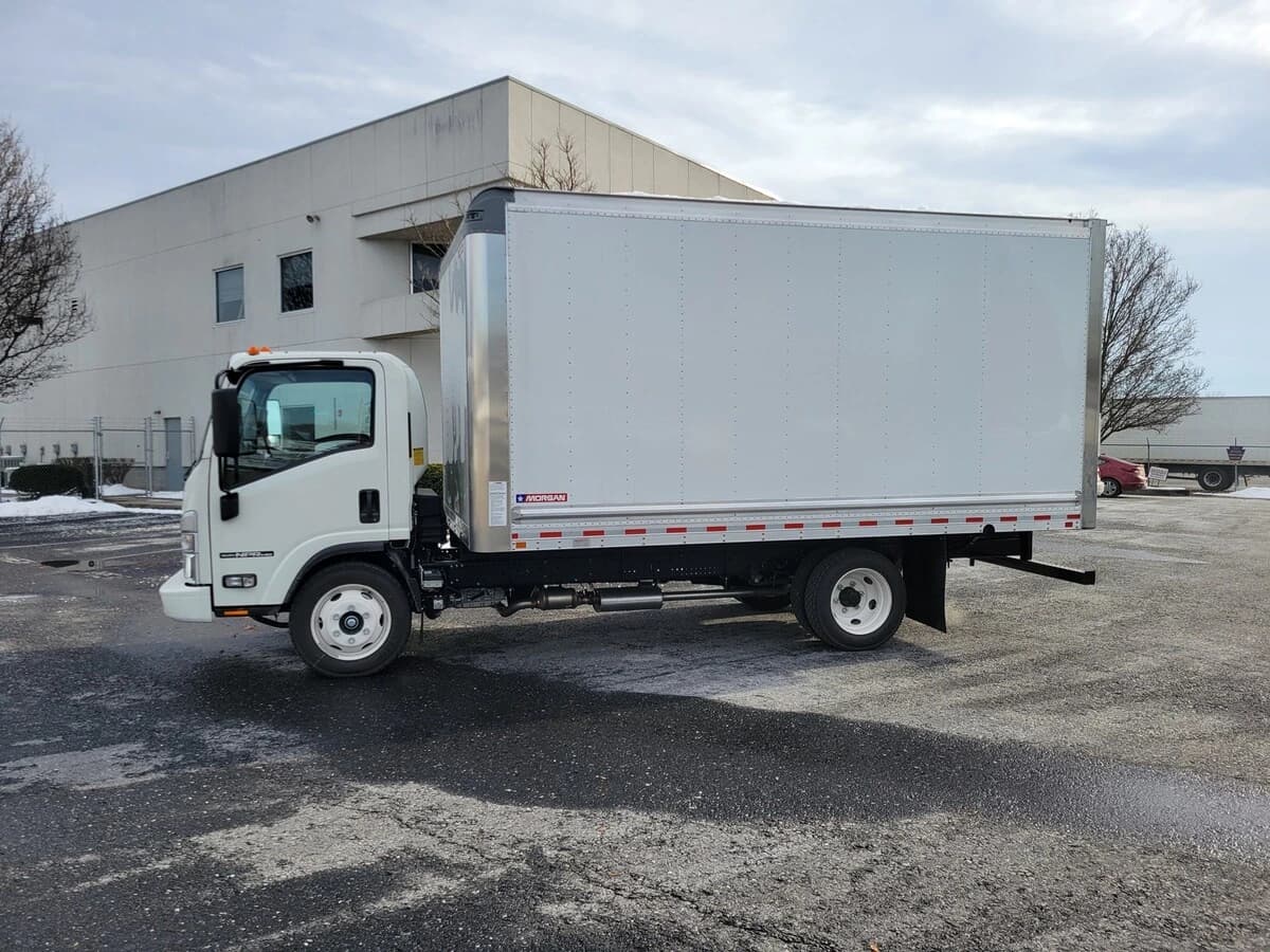 2025 Isuzu NPR — photo 2