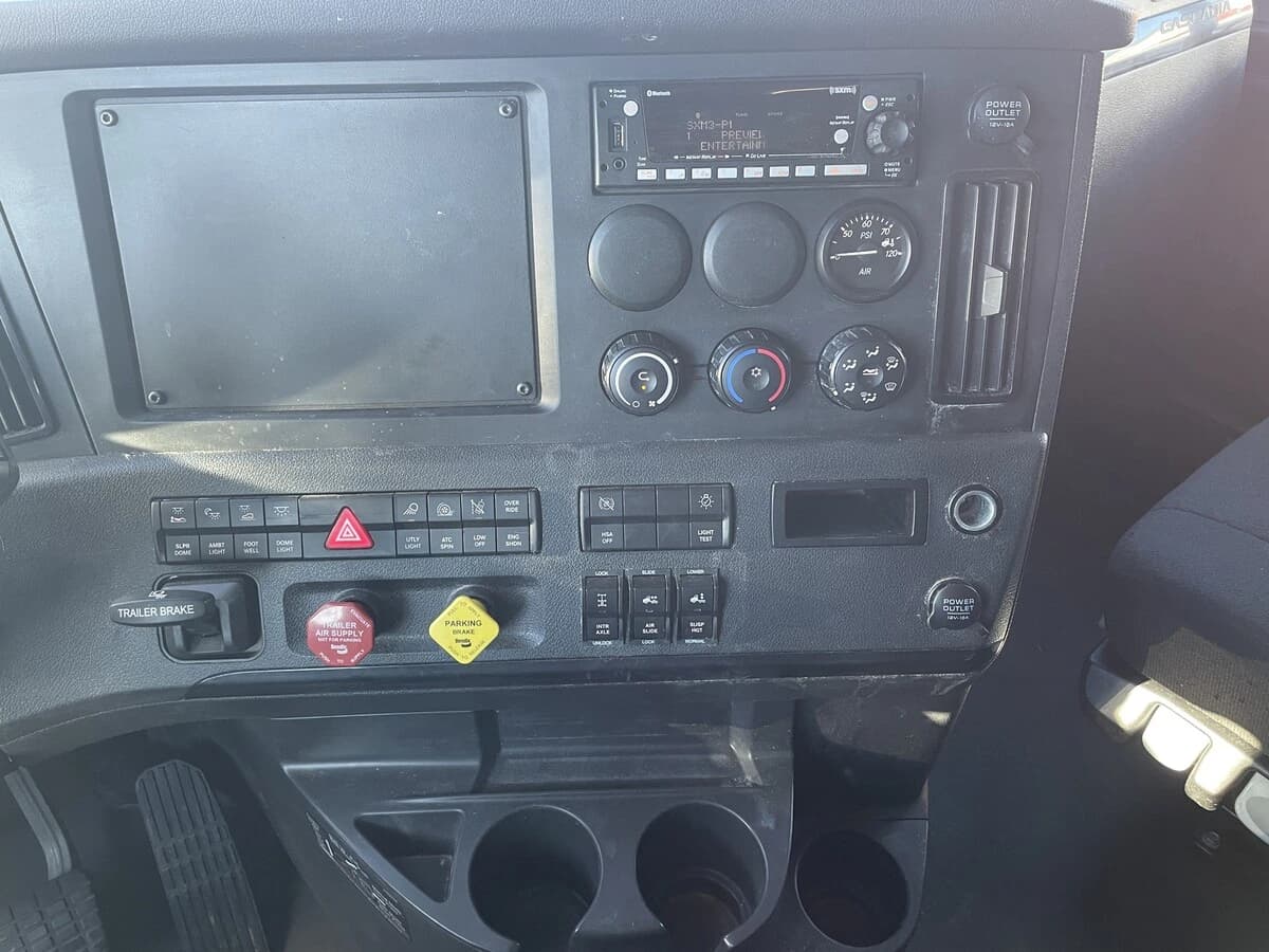 2023 Freightliner Cascadia — photo 20