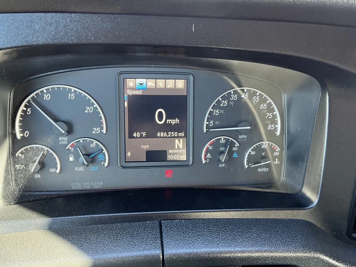 2024 Freightliner Cascadia — photo 10