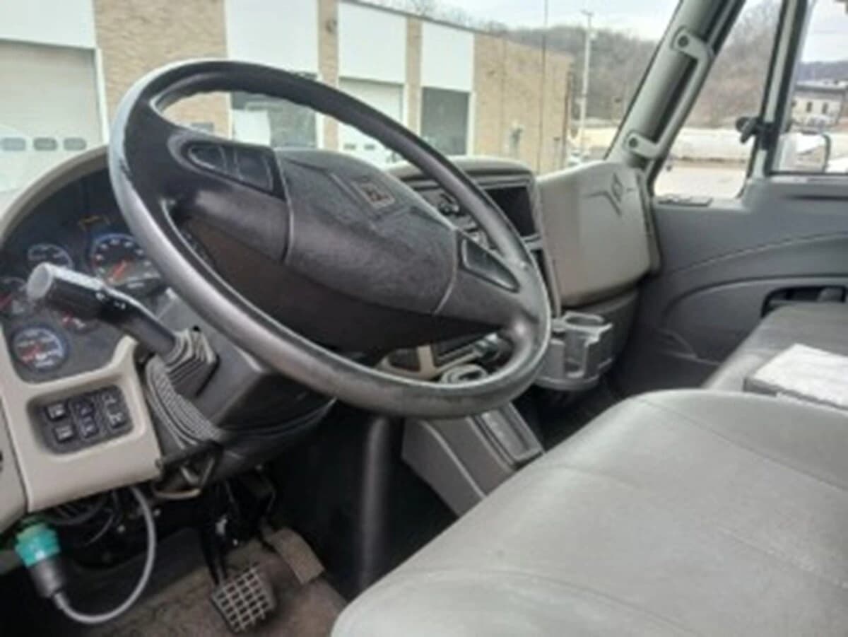 2019 International 4300 — photo 9