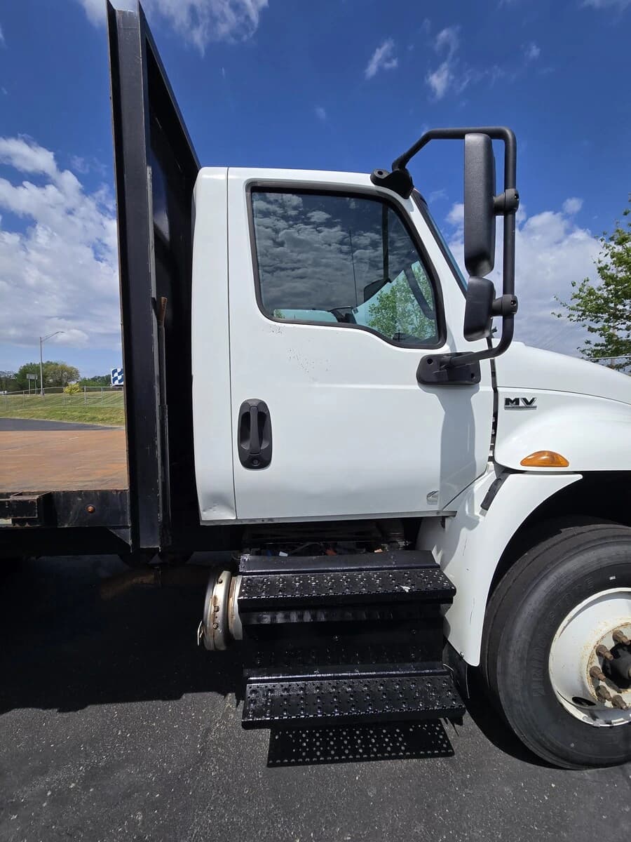 2021 International MV — photo 2