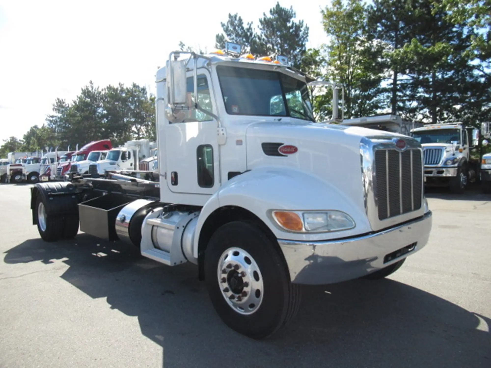2014 Peterbilt 337 — photo 3
