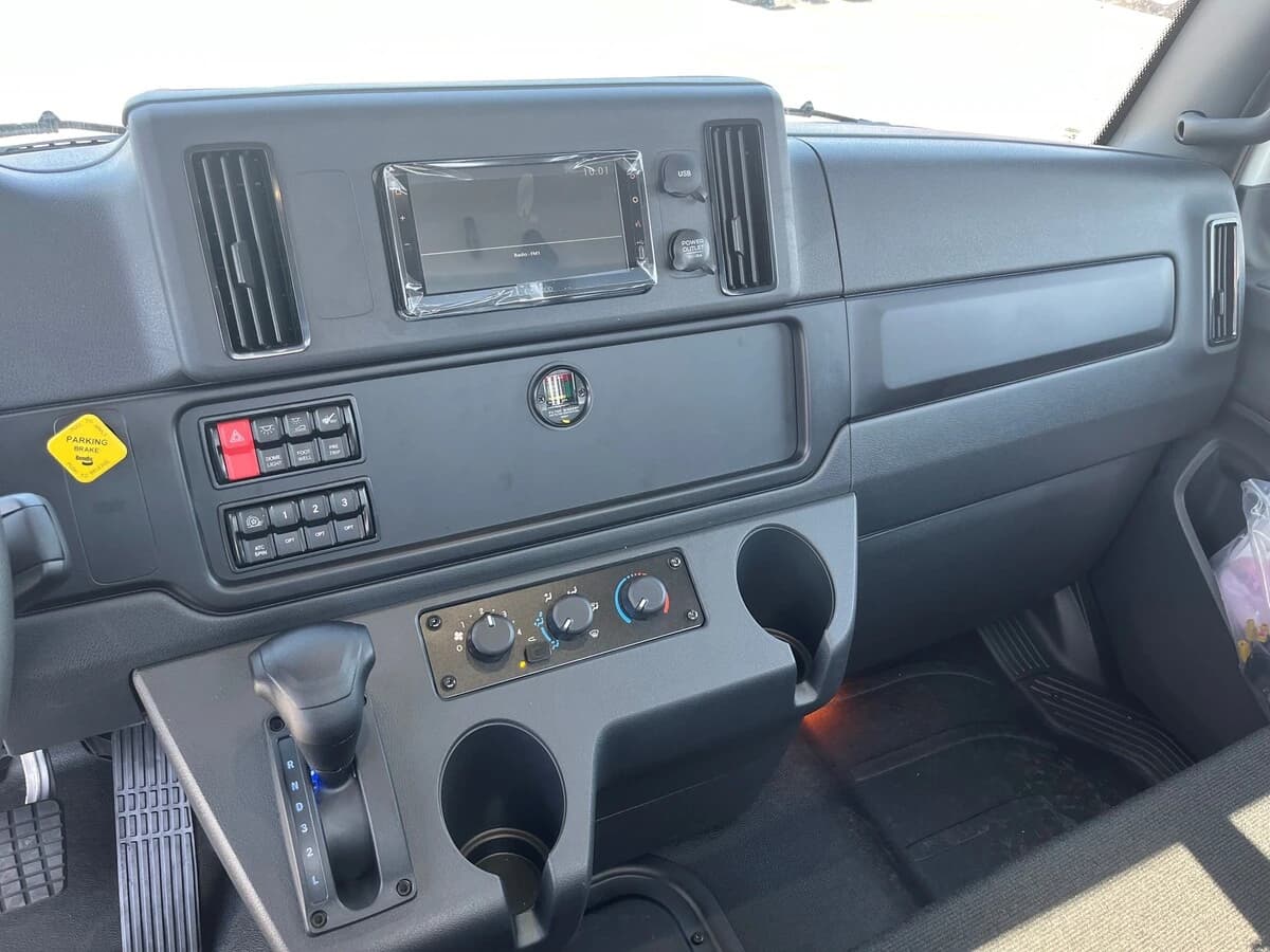 2026 Freightliner M2 106 — photo 8