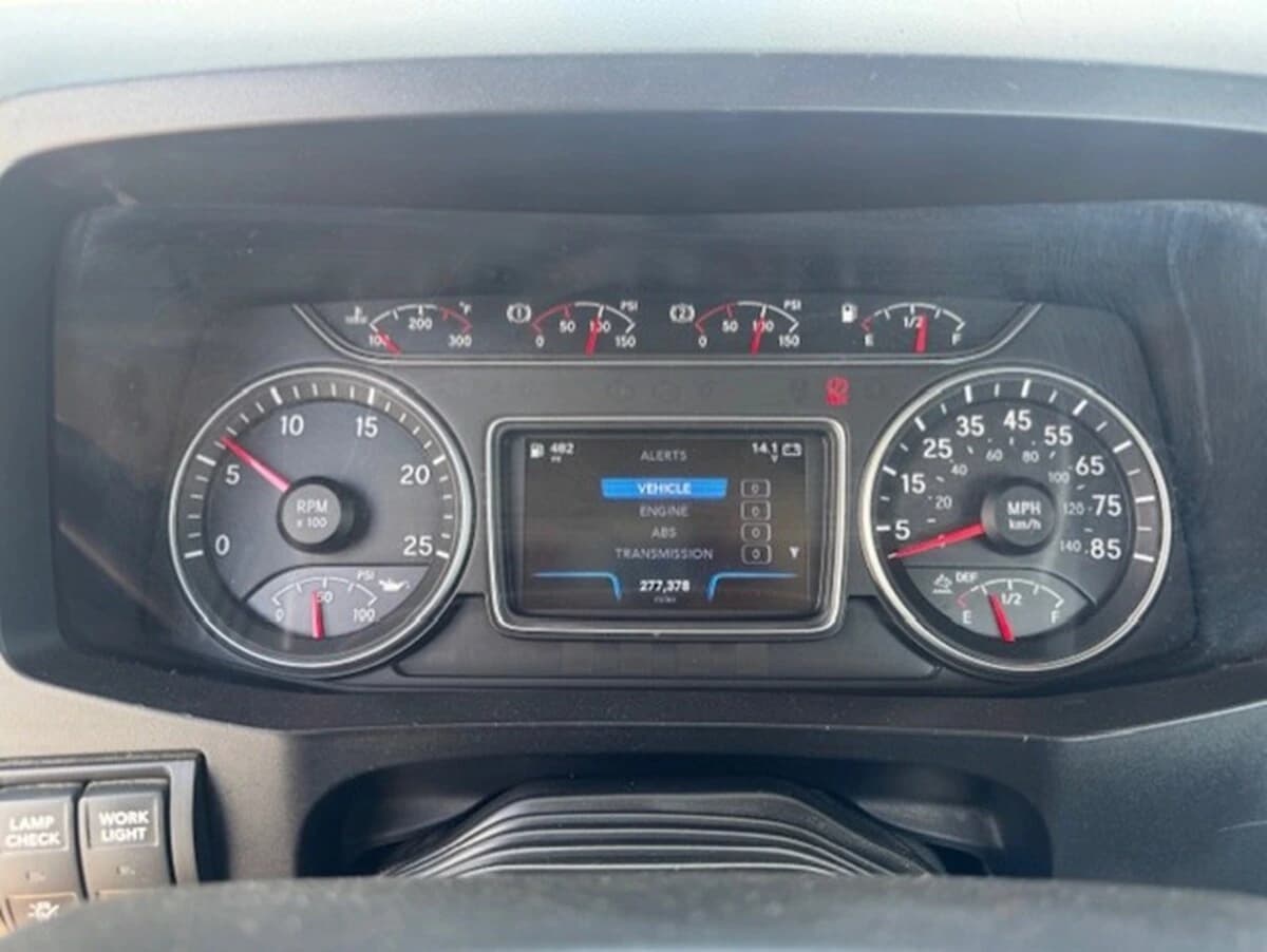 2019 International LT — photo 8