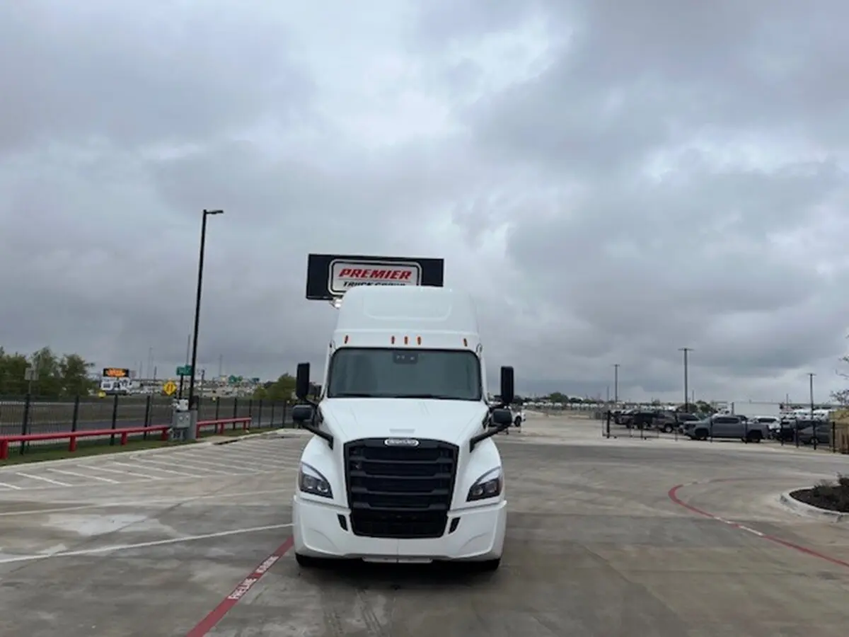 2026 Freightliner Cascadia — photo 2