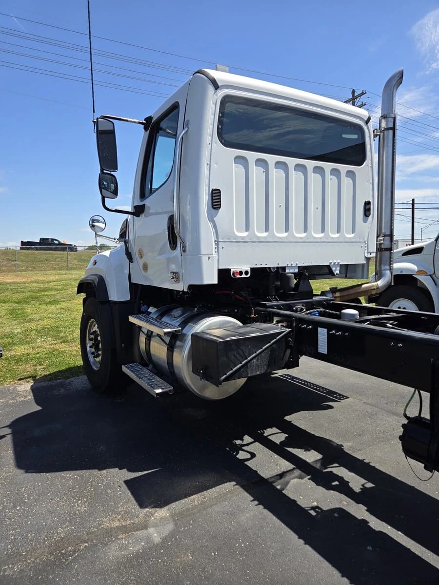 2026 Freightliner 114SD — photo 5