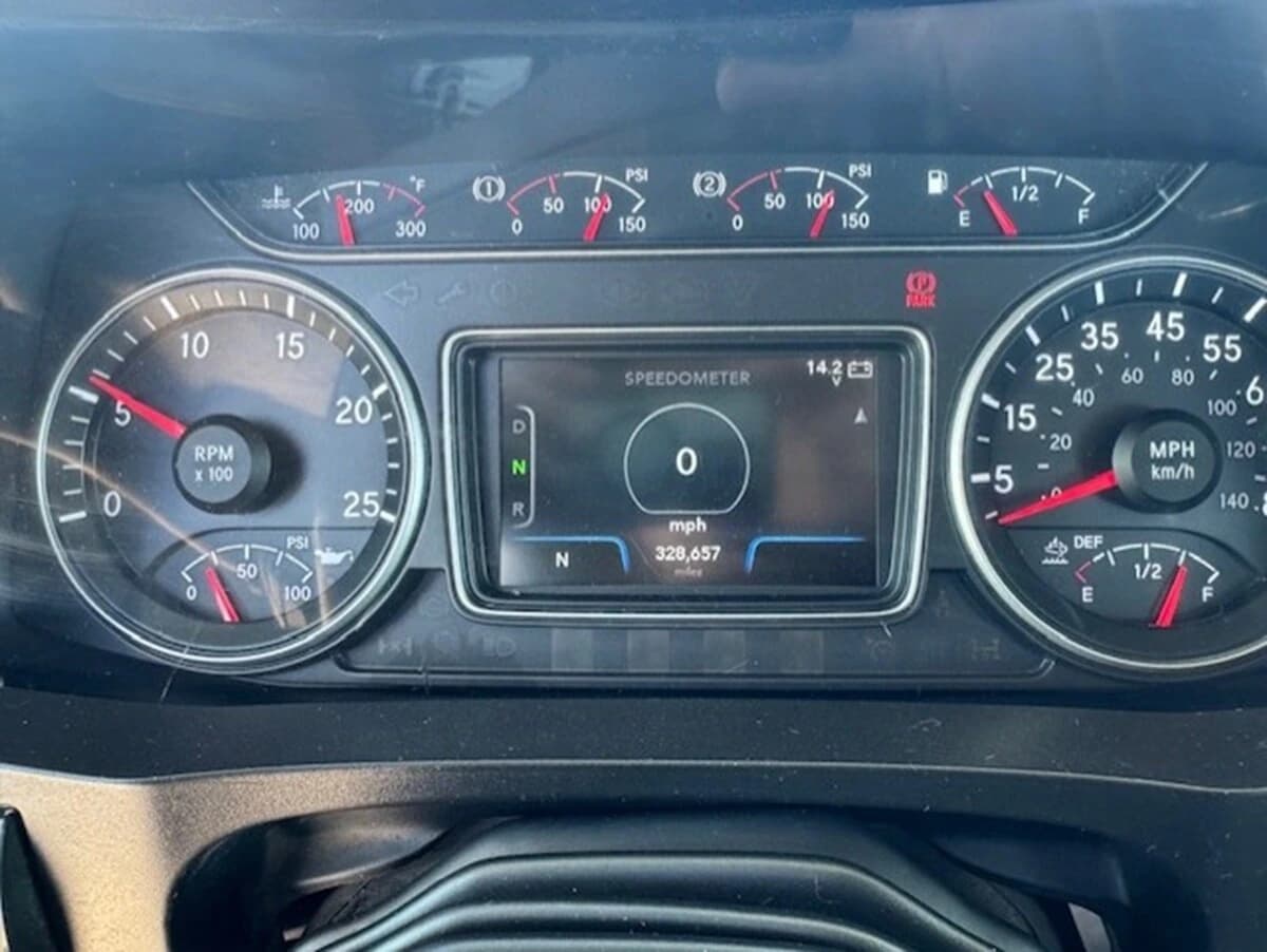 2018 International LT — photo 6