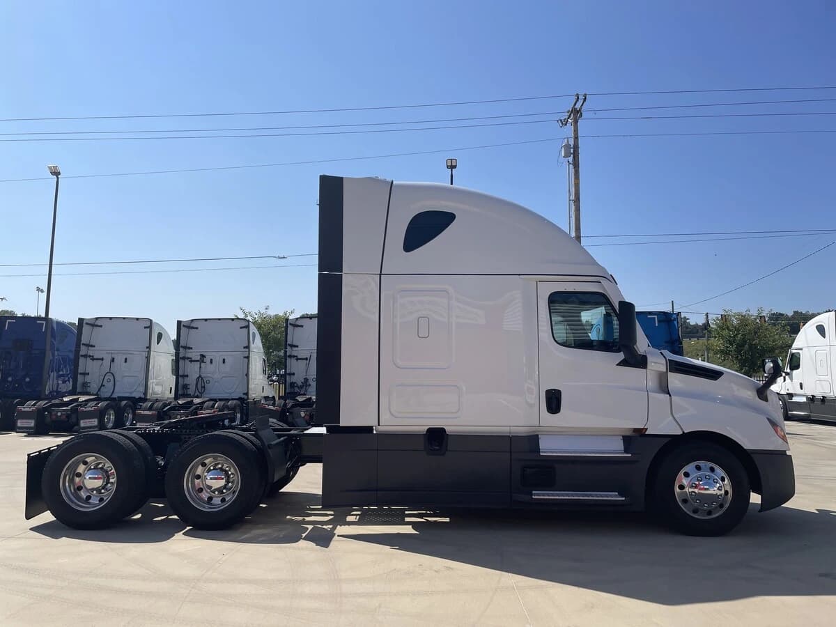 2023 Freightliner Cascadia — photo 5