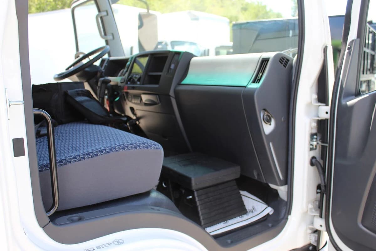 2024 Isuzu NRR — photo 7