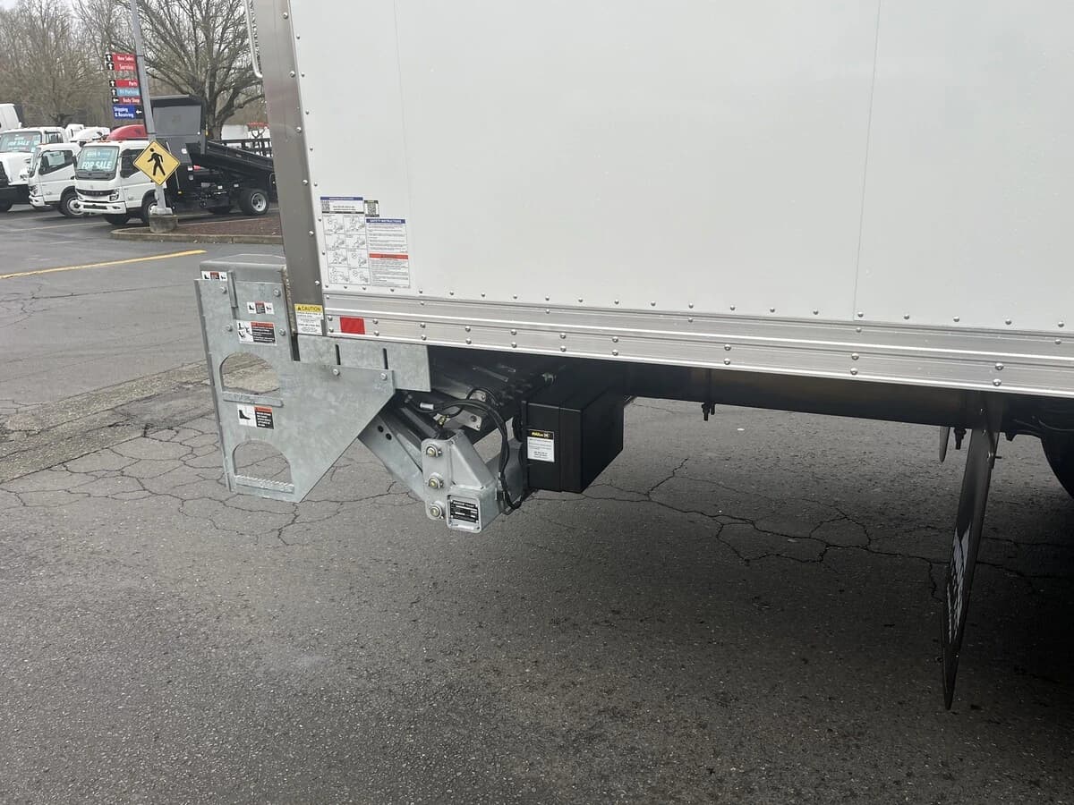 2026 Freightliner M2 106 — photo 5