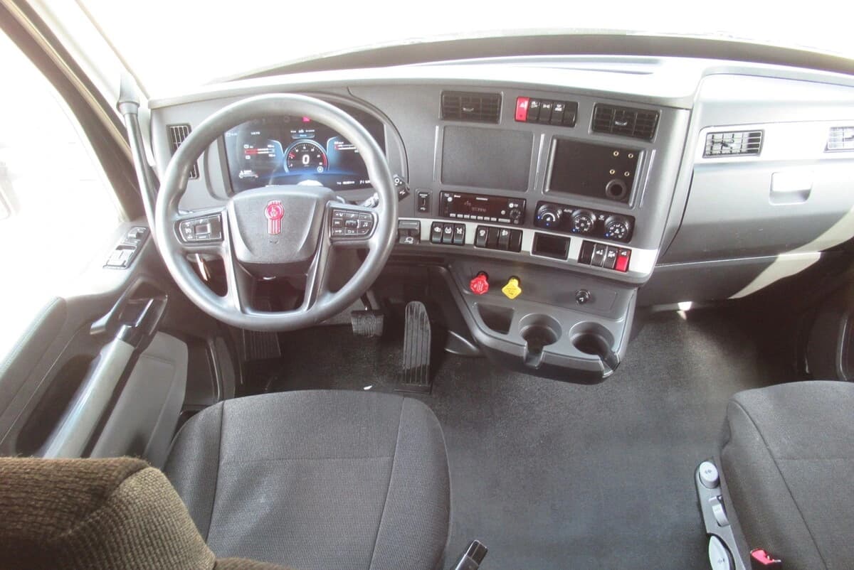 2023 Kenworth T680 — photo 9