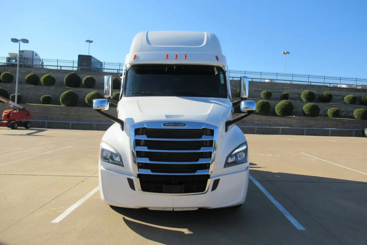2025 Freightliner Cascadia — photo 7