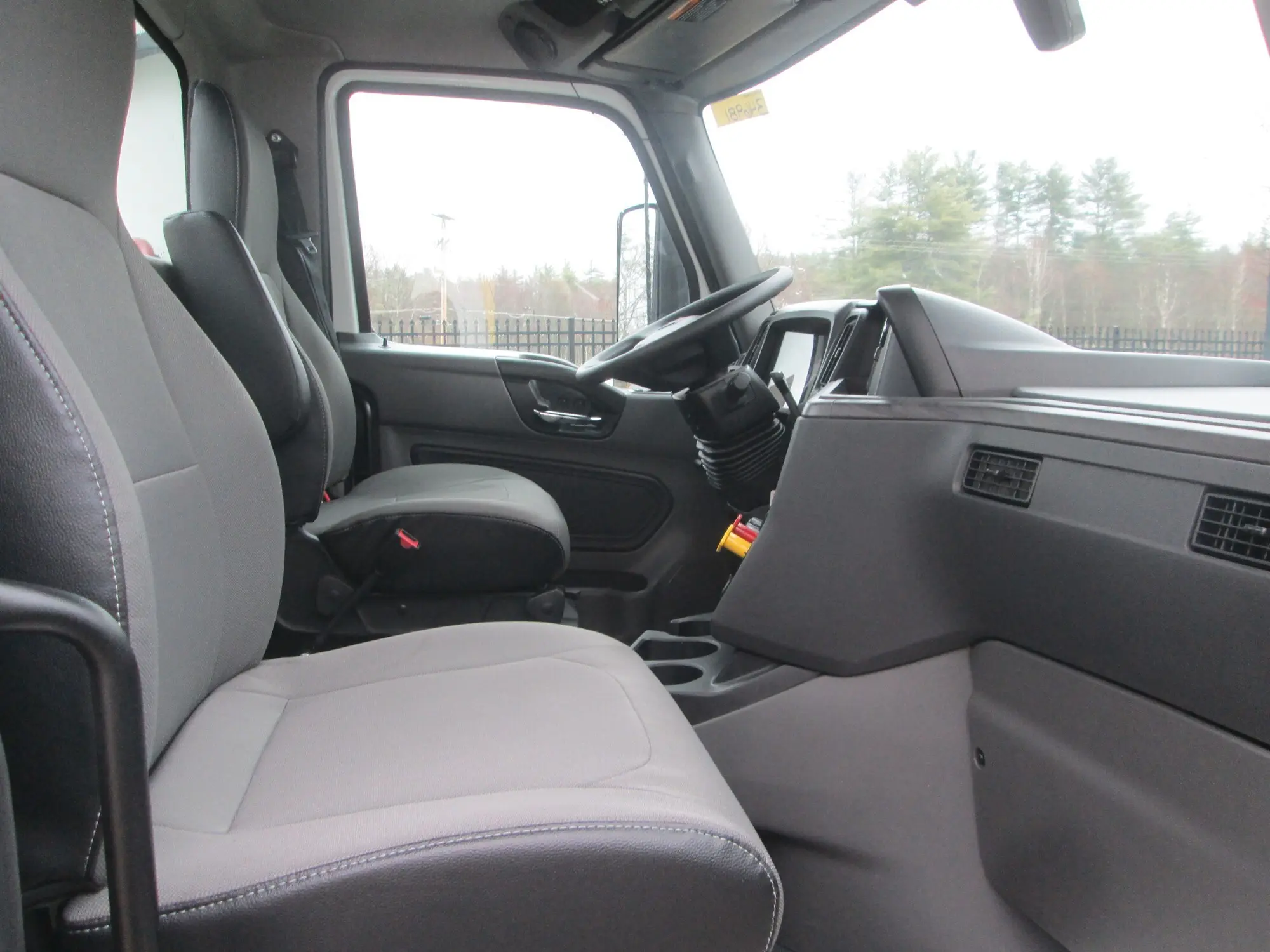 2025 International LT — photo 9