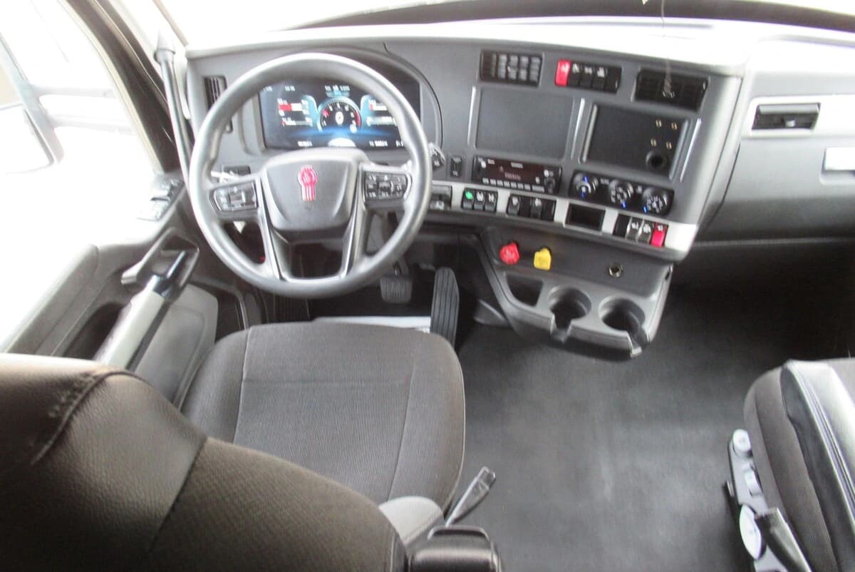 2023 Kenworth T680 — photo 20