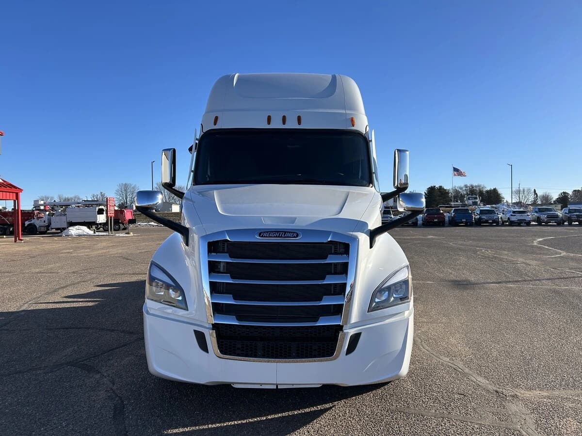 2026 Freightliner Cascadia — photo 2