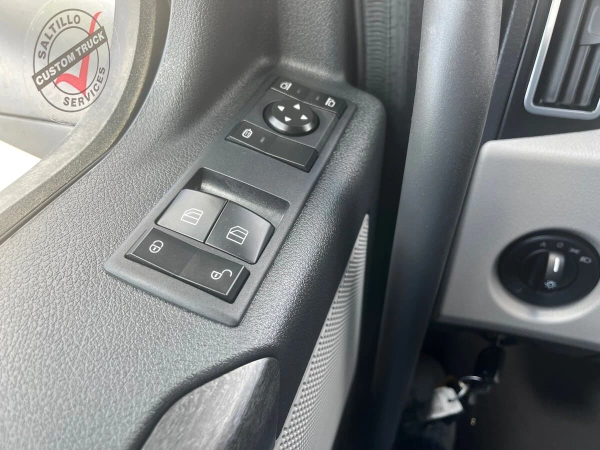 2027 Freightliner Cascadia — photo 12