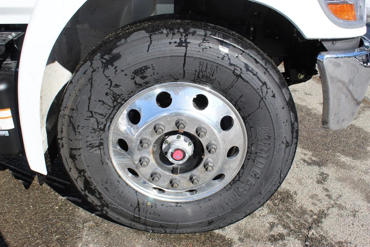 2025 Hino L6 — photo 10