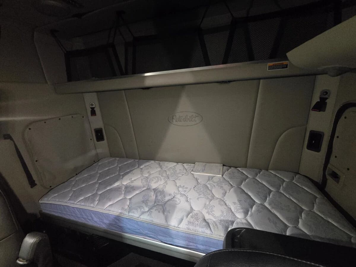 2020 Peterbilt 579 — photo 8