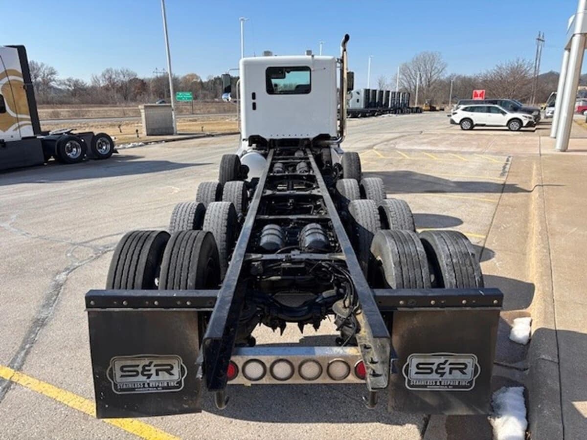 2021 Freightliner 122SD — photo 6