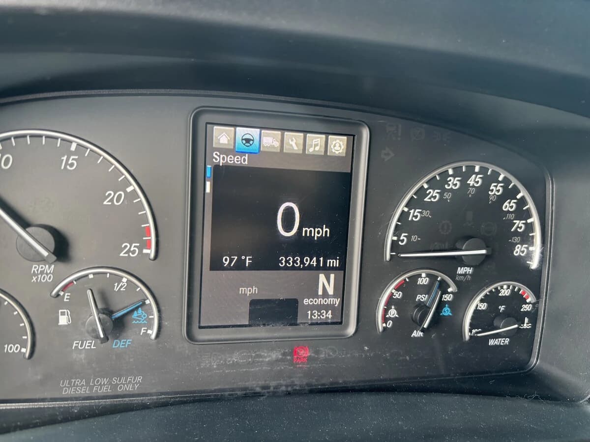 2025 Freightliner Cascadia — photo 10