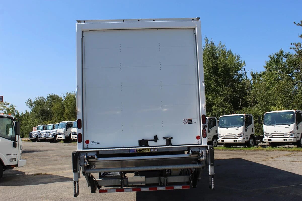 2025 Isuzu FVR — photo 6