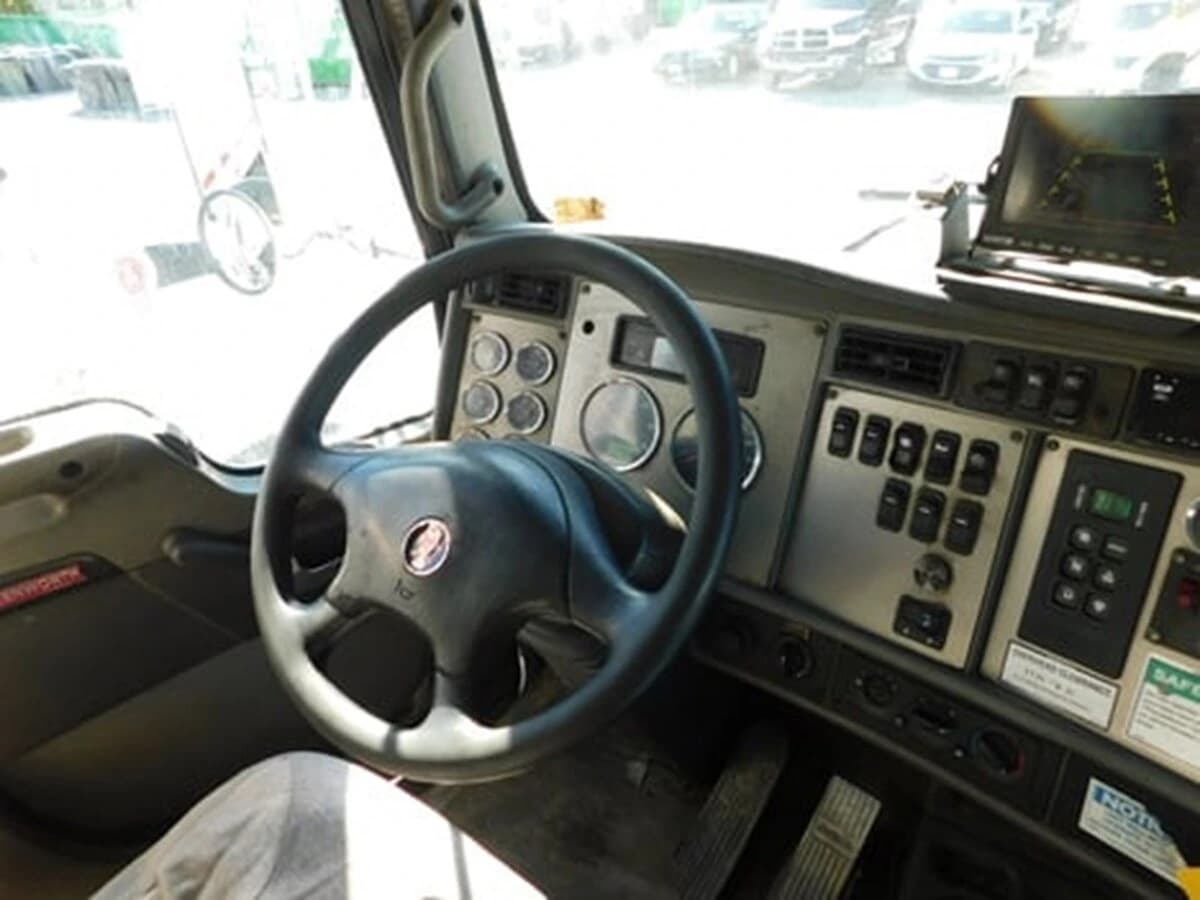 2020 Kenworth T370 — photo 13