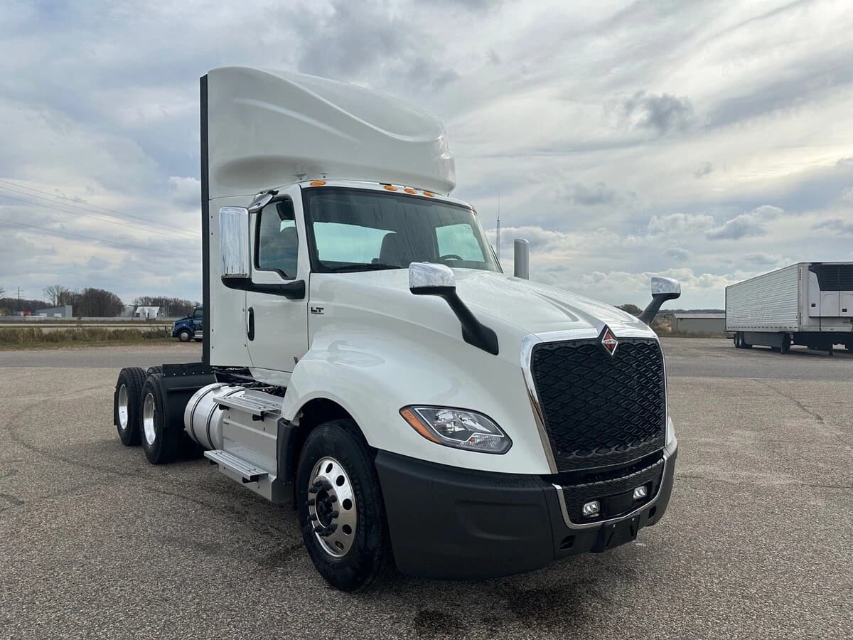 2026 International LT — photo 2