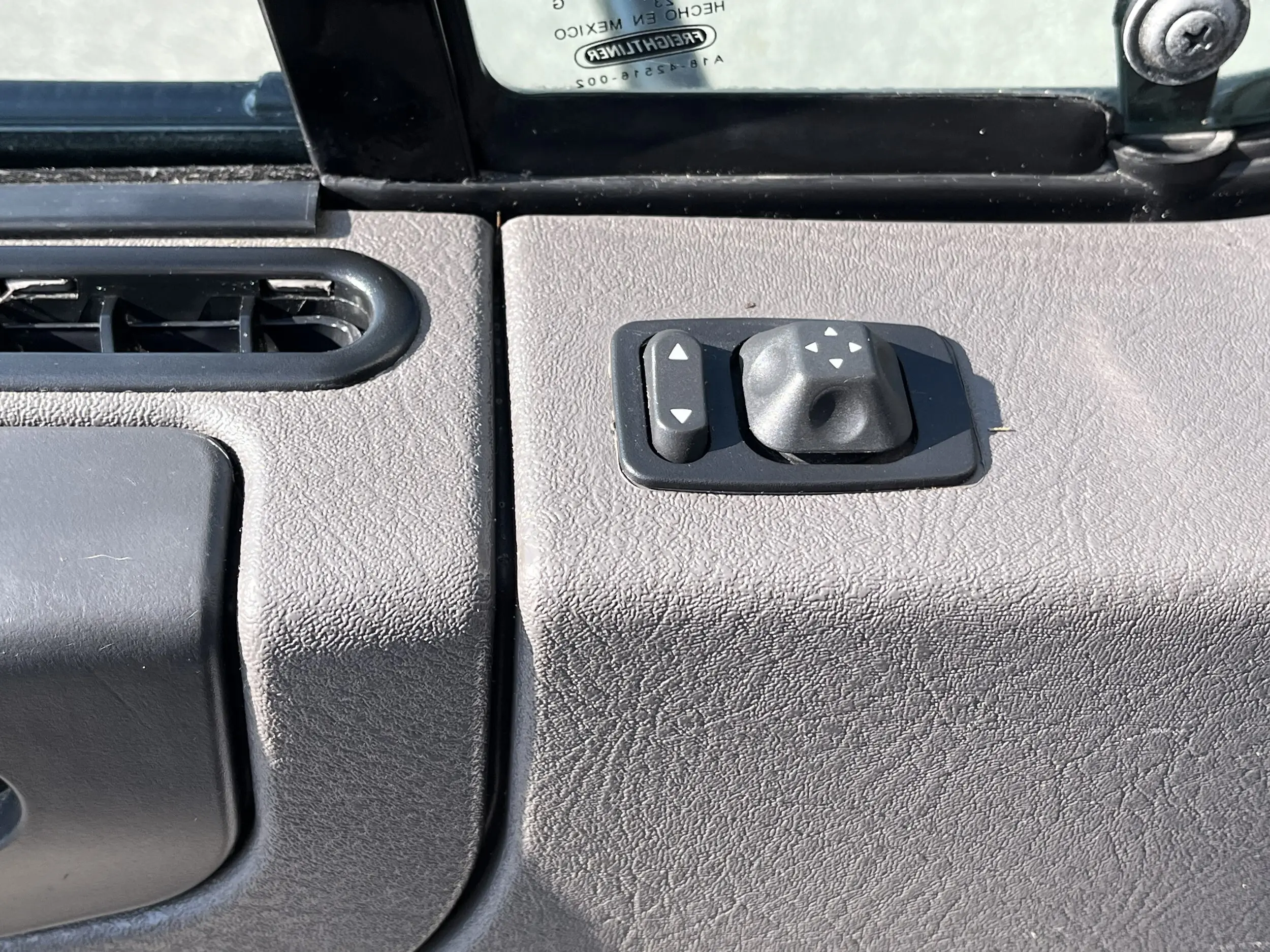 2019 Freightliner M2 106 — photo 17