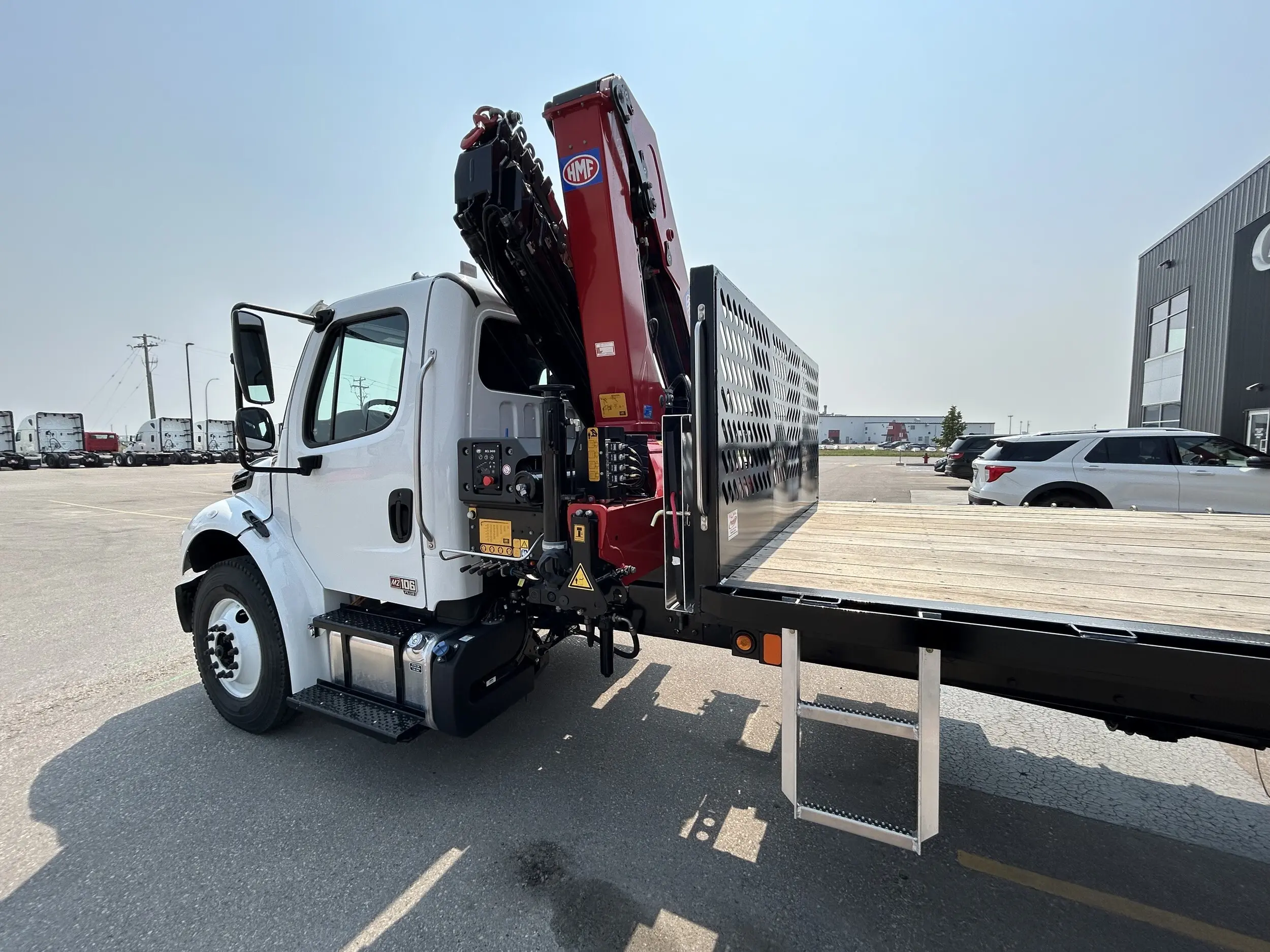 2025 Freightliner M2 106 — photo 4