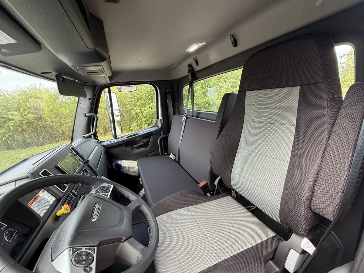 2026 Freightliner M2 106 — photo 6