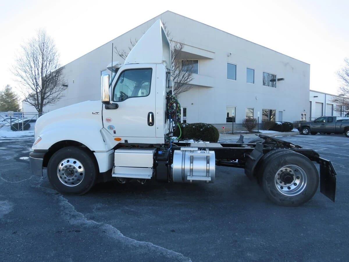 2025 International LT — photo 6