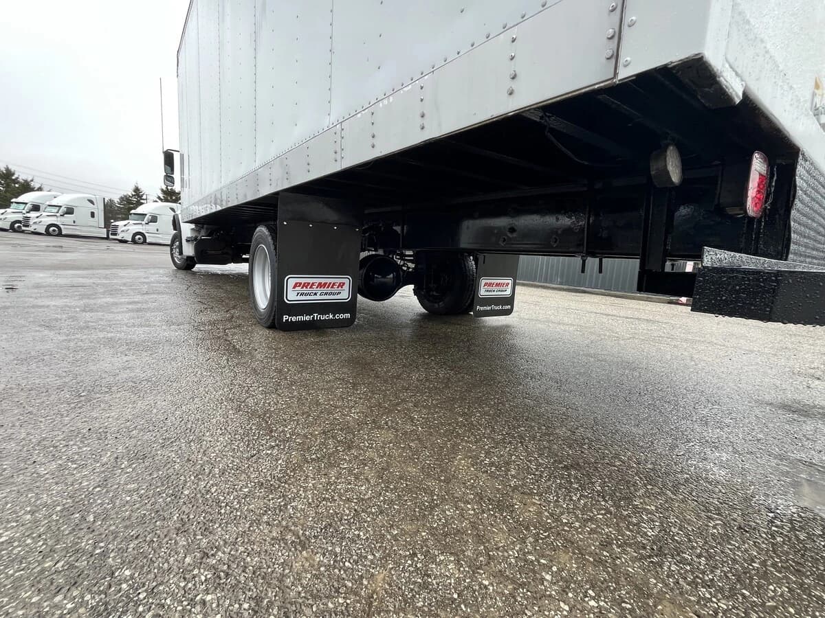 2017 Freightliner M2 106 — photo 12