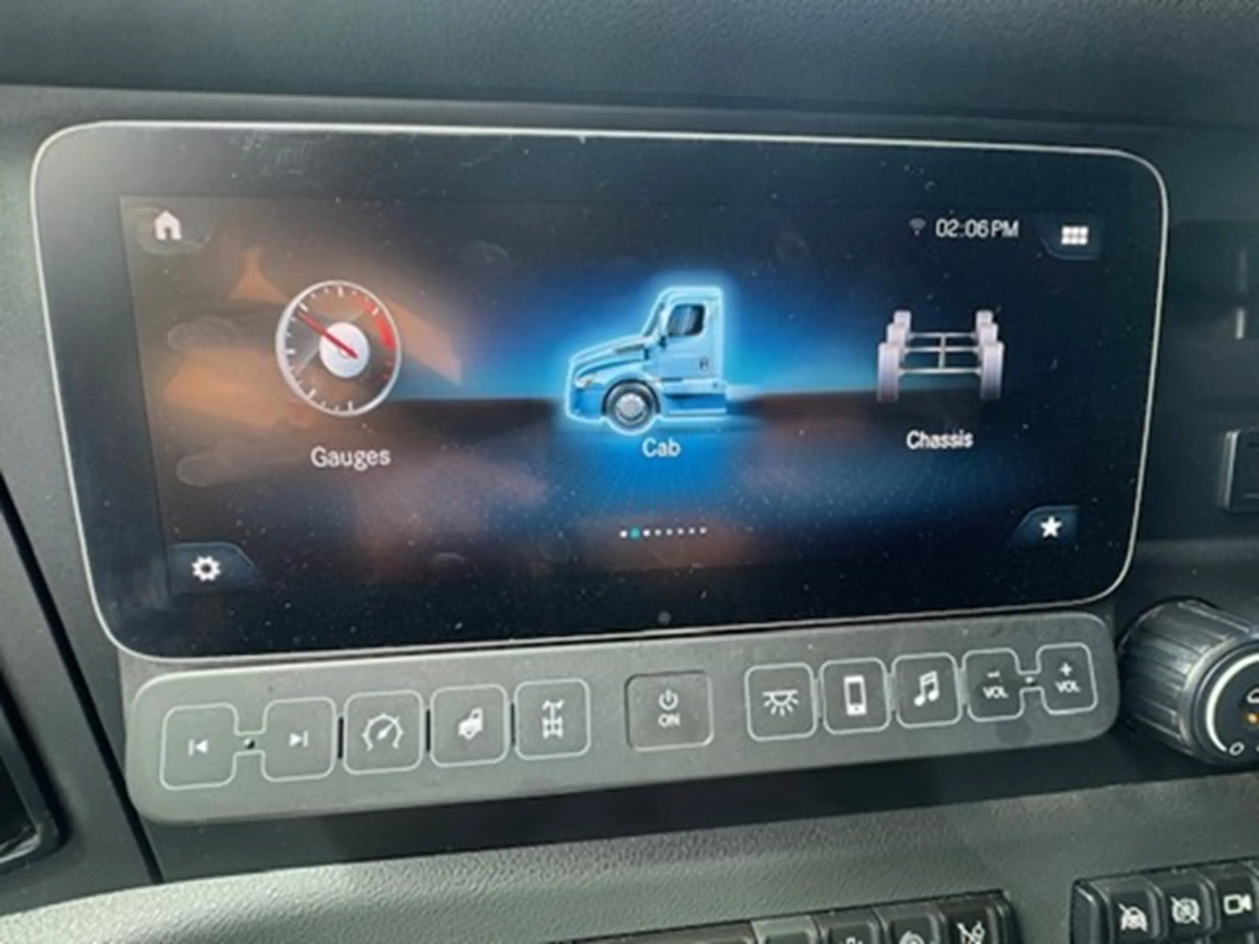 2026 Freightliner Cascadia — photo 8